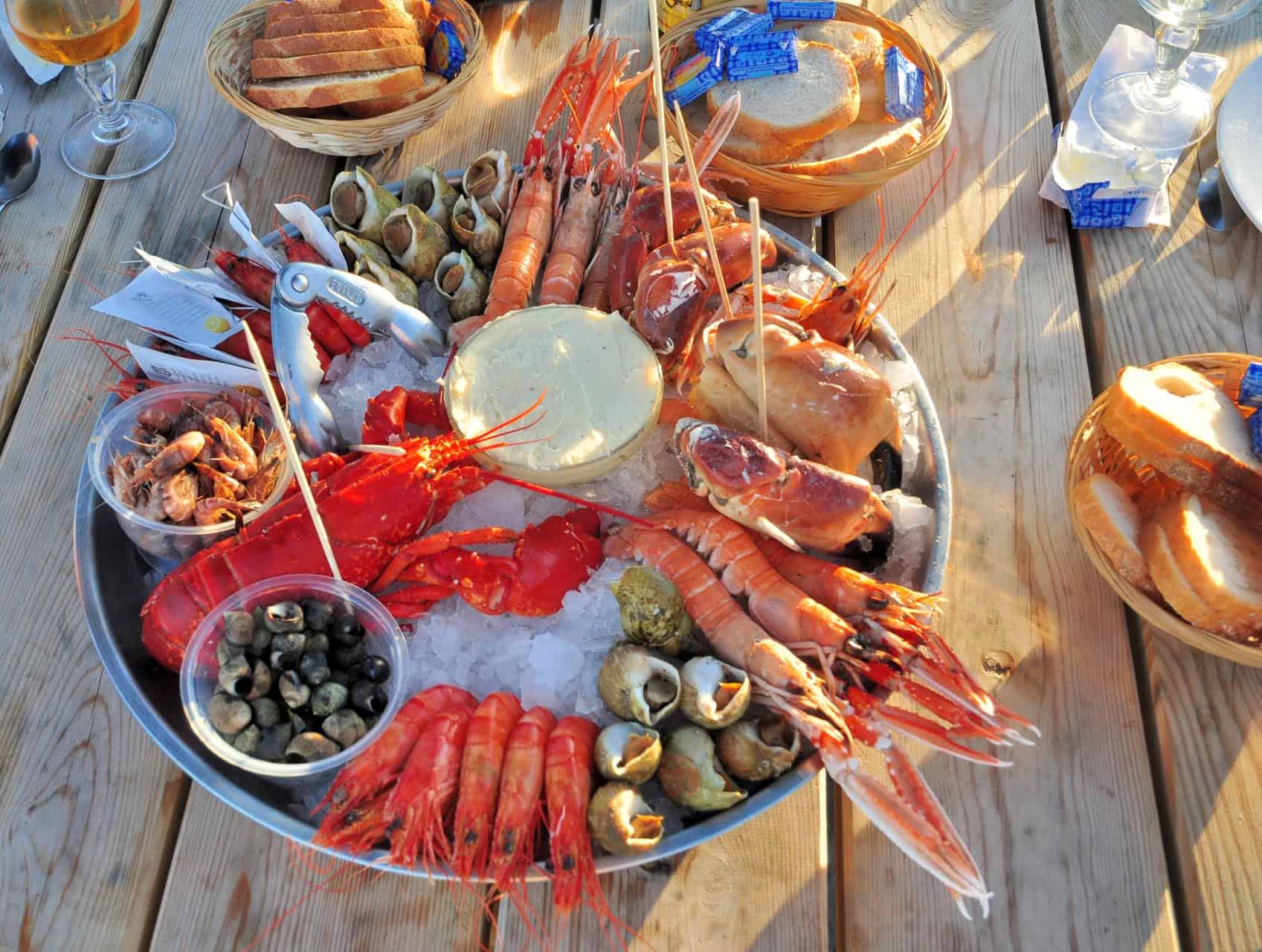 Joli plateau de fruits de mer pour le repas du nouvel an en Bret