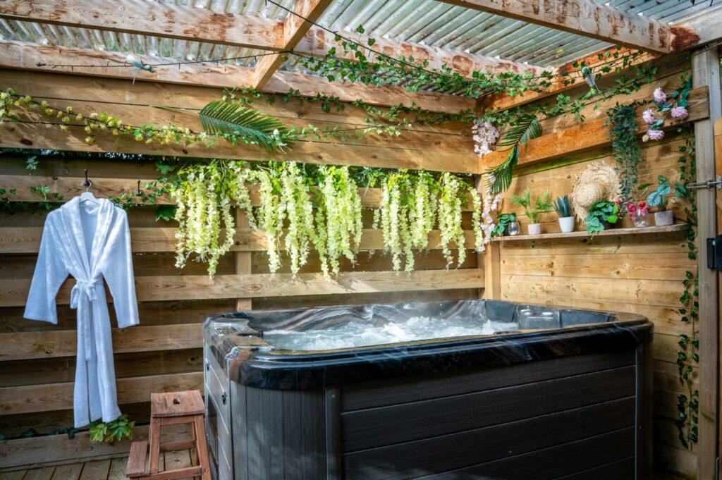 Jacuzzi privatif du Chalet Nature & Spa en Normandie